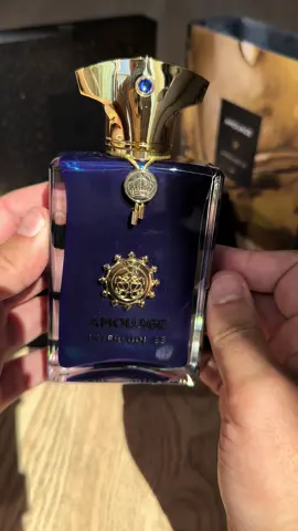 Amouage Interlude 53 Man Extrait De Pafum.  Este perfume esta formulado en una dosis del 53% y añejado durante 6 meses en la fábrica de Amouage en Muscat.  Una mezcla de aceite de bergamota, orégano y bayas de pimiento proporciona un conjunto dinámico de sabores con cada inhalación, mientras que los atractivos elementos de la nota invitan a un nivel más profundo de exploración. Este perfume te hará oler como un sultán, un marajá, huele a lujo, distinto, especial, oriental.    Notas de Salida #orégano #pimiento morrón #bergamota Corazón #incienso #opopónaco #ámbar #ládano Base #Humo #cuero #madera de #oud #pachulí #sándalo @AMOUAGE 