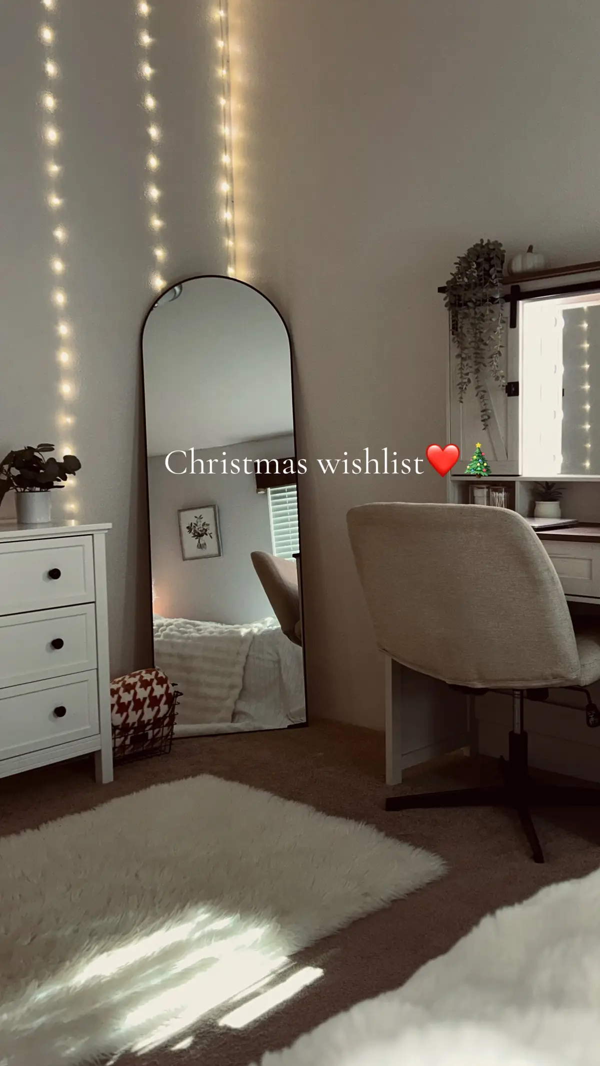 #christmas #wishlist #uggs #ouai #aesthetic #room #CleanTok #winter #relatable #christmas2024 #girlstok #girlythings #chrsitmastok #cleanroom #pinterest #christmaslist #december 