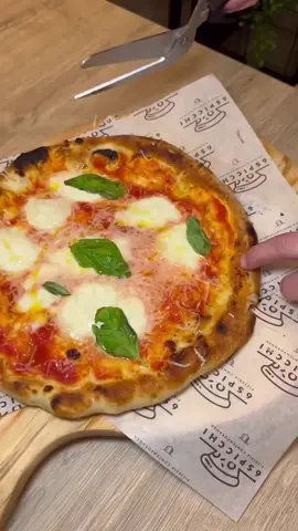 Who’s hungry?! 🙋‍♀️🙋‍♂️ 📍Campania 📸 @6 spicchi 