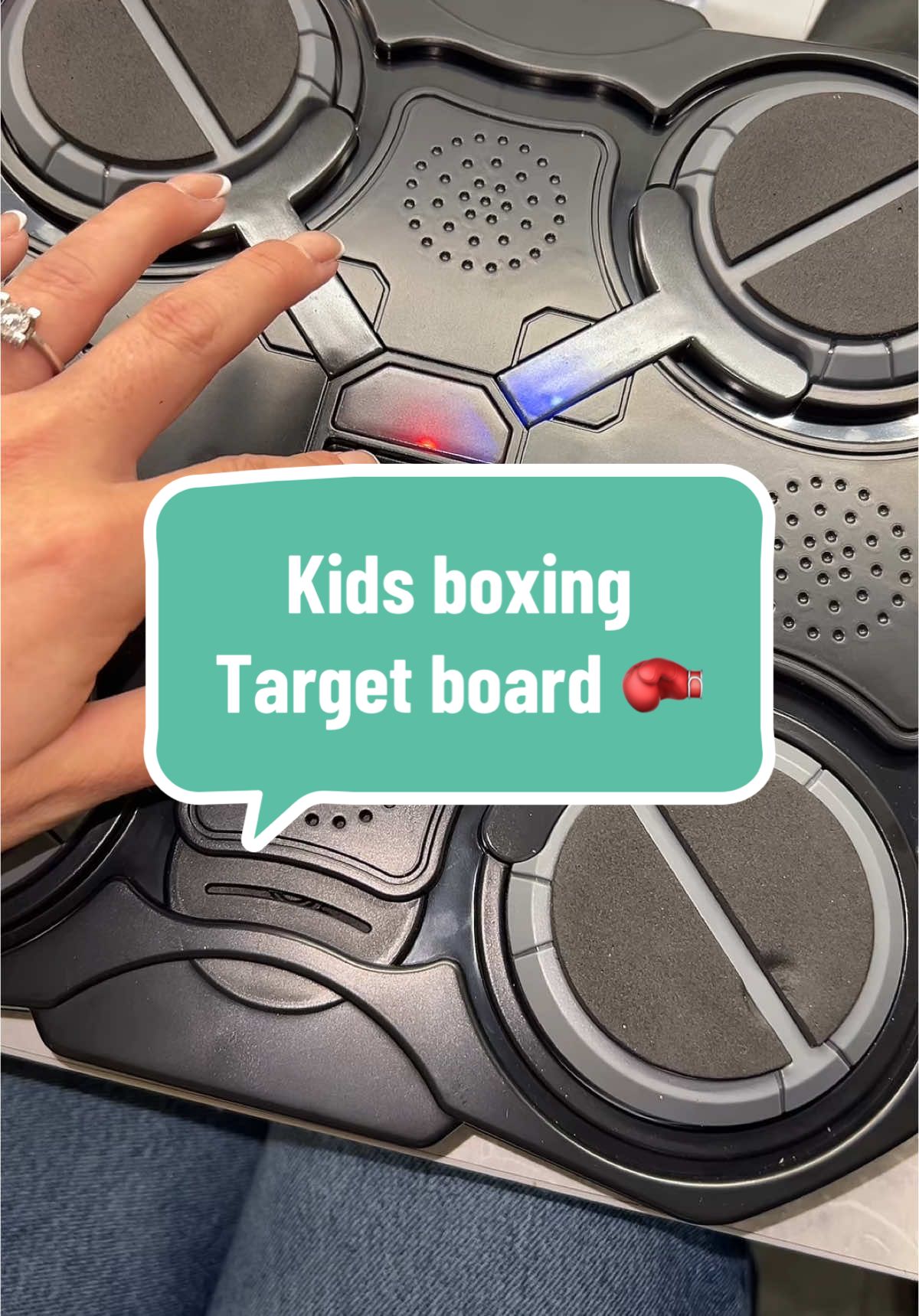 Definitely for kids i think id send it flying if i whacked that 😂 #boxing #boxingtarget #boxingtok #spotlightfinds #spotlight #tiktokmademebuyit 