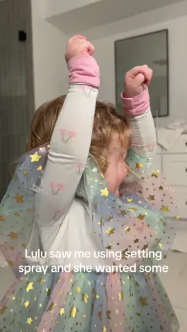 The arms in the air ✊👧🏼✊