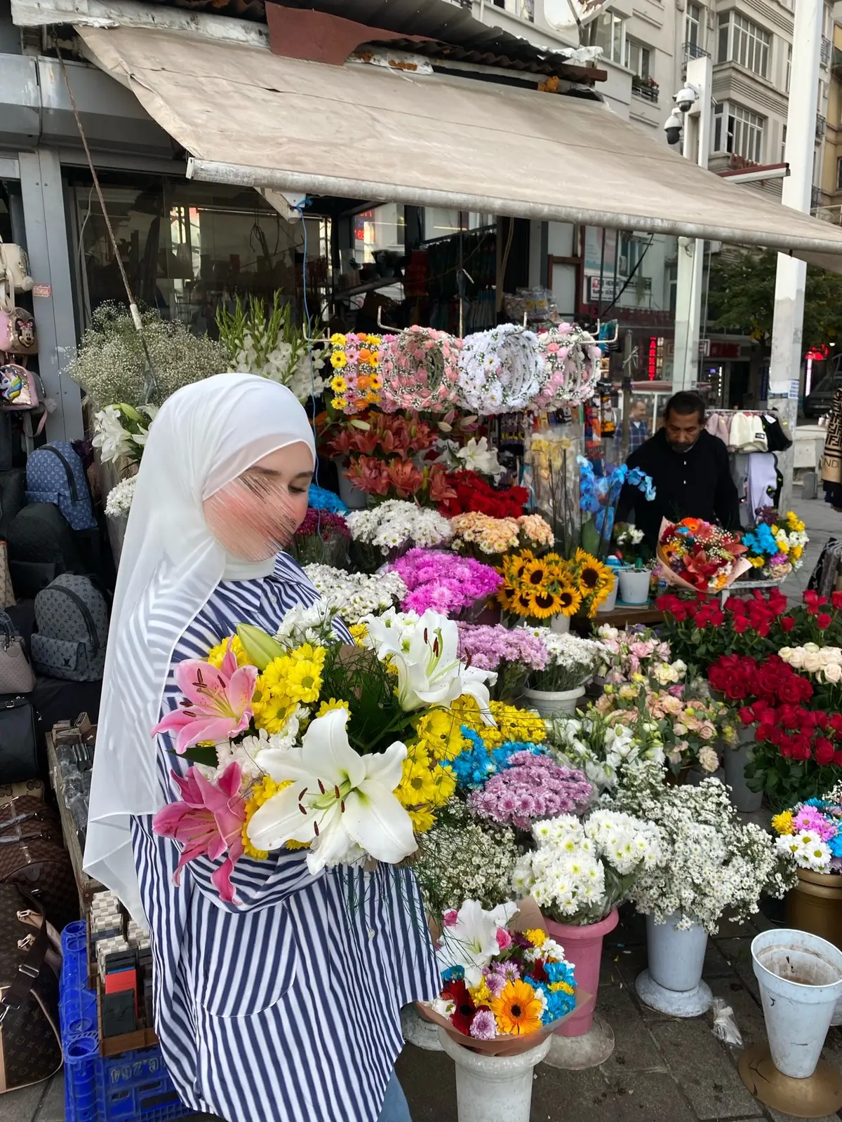 #explore #fouryou #explorepage #صور #عشوائيات #اكسبلورexplore #Love #october #song #turkey #taksim #flowers #ورد #ورود #اكتوبر 