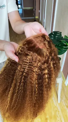 Look the lace, the color and the curls, every detail is so perfect 🫶🏽🫶🏽🥰🥰#fyp #viral #wigtok #tiktokshop #tiktokmademebuyit #curlywig #kinkycurlywig #wiginstall #wiginfluencer #fashion 