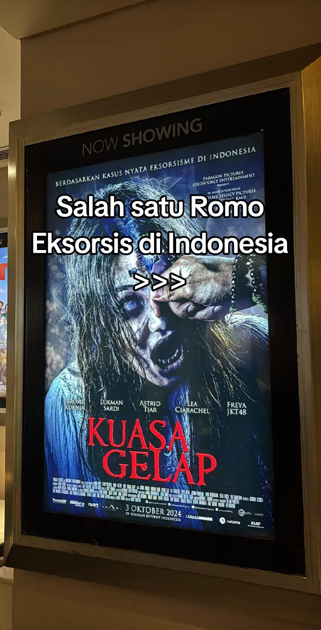 Beliau seorang Imam eksorsis dari Ordo Pewarta yg saat ini melayani di Keuskupan Agung Pontianak . #kuasagelap #kuasagelapfilm #eksorsisme #gereja #katolik #fypp #foryouu #fyppviralllシ 