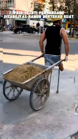 Pria Sejati Penyandang Disabilitas Namun Bertekad Kuat . Pria ini bekerja di lokasi konstruksi, menghidupi orang tuanya yang sudah lanjut usia, dan berusaha menghidupi keluarganya. Tidak ada alasan untuk mengemis dan meminta-minta selama punya harga diri.... . Backsound : 筷子兄弟 - 父亲 (Fù Qīn = Father) . #TouchingStory #Viral #China 