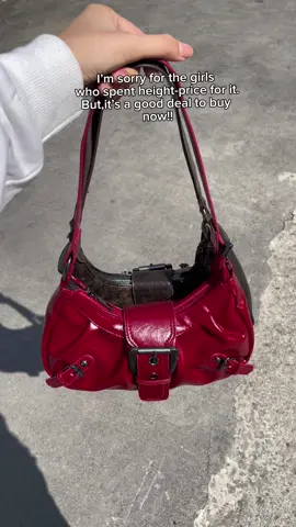 It's so beautiful!!!❤️‍🔥🖤😝🛍💥🫧#y2k#coolgirls #fypシ #cute#beautiful #crossbodybag#handbag  #foryou #halloween2024 #falldealsforyou #shopsale #trendy #fyp #bag #coolbag #dealsforyou #fashion #tiktokmedemebuyit #girls #dontmissit #storage