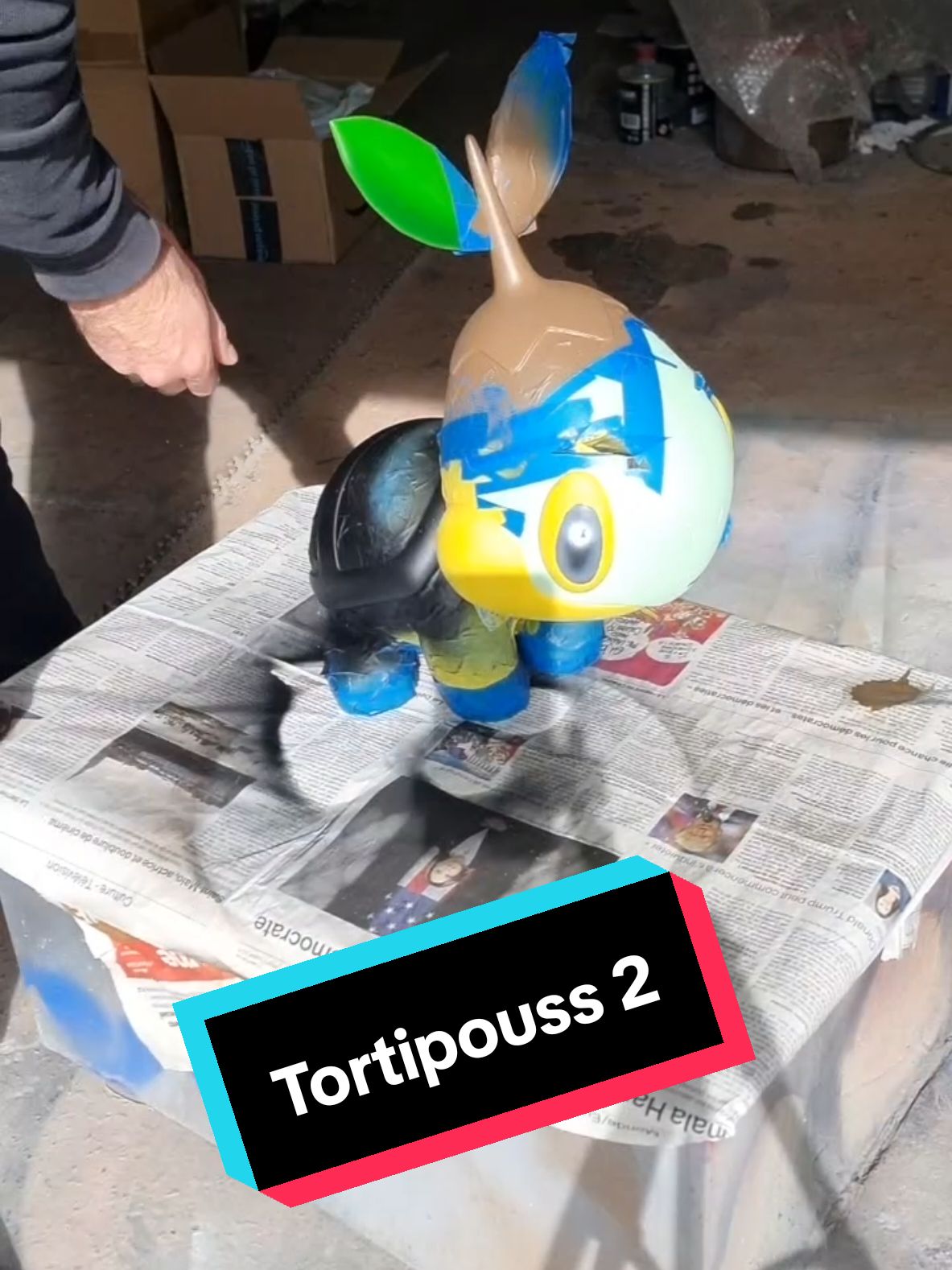 on continue la création de notre pokemon Tortipouss à taille réel avec cette fois ci la peinture. #pokemon 