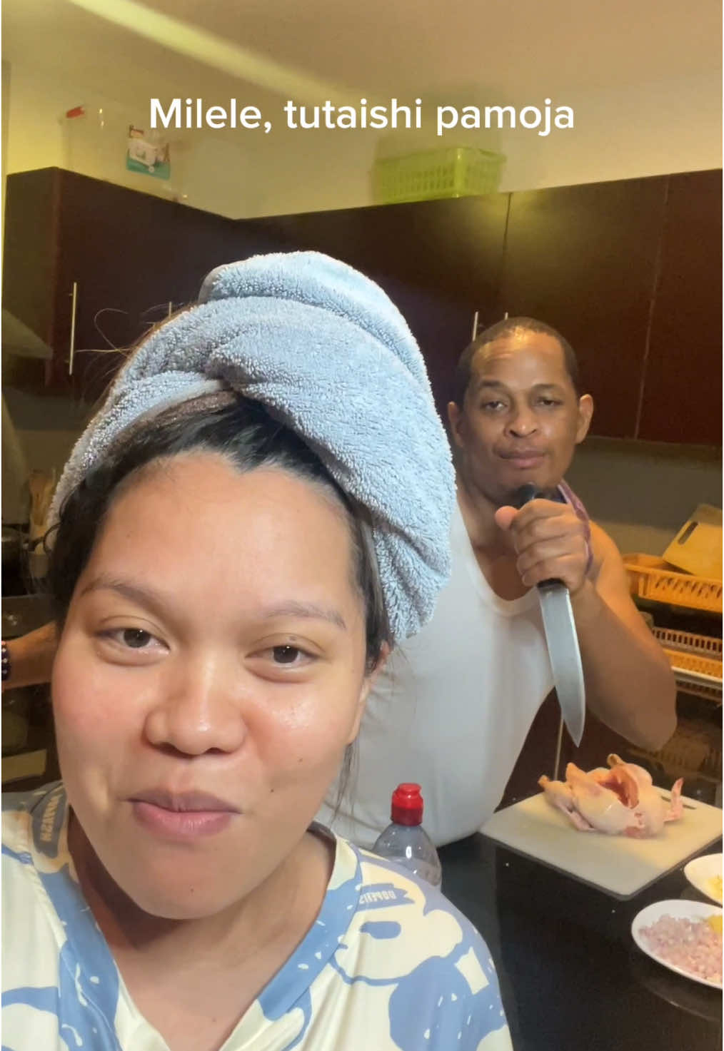 Just chillin’ in the kitchen🎶 Composed and written by hubby@𝒬𝓊𝓅𝓎_𝒾 🤘🏽 #milele #aimusic #🇰🇪🇵🇭 #marriedlife #interracialcouple #kenyanfilipinacouple #kenya #philippines #fyp #CapCut #originalsound 