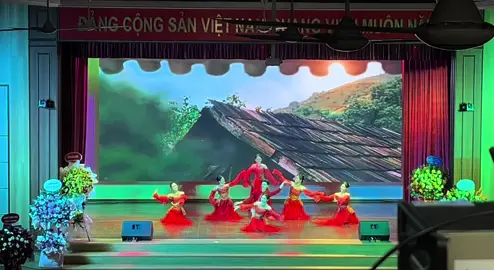 “Ai nhanh thoăn thoắt, âm thanh trong vắt ngân lên từ đôi bàn tay em”  Hoạ Mi Chiến với “Giai điệu Việt Nam mình”, có ai hóng bản full không ạ 🥰  Biên đạo: HMC ĐVN NEU #H#HMCđ#đvnneuf#fypN#NEU