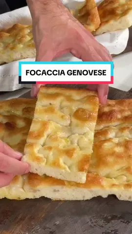 Pronti per una focaccia genovese come quella del fornaio?  Ingredienti : 370 g farina 00  215 ml acqua  7 g sale 11 g olio evo 4 g malto diastasico  4 g lievito di birra fresco  Salamoia: 50 ml acqua 50 g olio evo  3 g sale  In una ciotola uniamo farina, acqua fredda, malto, lievito e sale. Un bel giro d’olio e impastiamo fino ad ottenere un impasto liscio. Terminiamo con qualche piega di rinforzo per dare struttura e forza. Dopo due ore di lievitazione in massa, stendiamo l’impasto con l’aiuto del mattarello e trasferiamolo in una teglia oliata. Poi lasciamolo riposare coperto fino al raddoppio. Prima di infornare una spolverata di farina, affondiamo le dita per creare i classici buchi e infine versiamo la salamoia. Inforniamo a 250 gradi alla base del forno per circa 15 minuti e non ci resta che gustare una focaccia dorata. Se vi va da inzuppare nel cappuccino  Provatela e fatemi sapere • • #cucinaitaliana #imparacontiktok #focaccia #focacciagenovese #focaccialigure  #lievitatichepassione