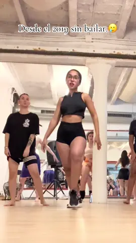 Bailando en #Barcelona🇪🇸  • • • • #habitos #habitossaludables #bailar #flyp #viralvideo 