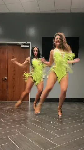 Tag a friend that should try this with you💃🏼❤️ @Brandi!!! 🌸💖🌊 (tag dc!) #dance #dancechallenge #fyp 