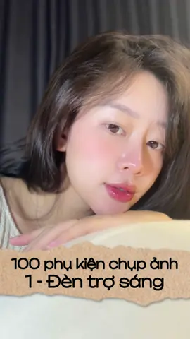 100 phụ kiện chụp ảnh đẹp để mấy bà đi đâu cũng có ảnh xinh nhaa 🤳📸✨💗 - Phụ kiện 1: đèn trợ sáng chụp ảnh  #chupanhcunglechi #LearnOnTikTok #cachtaodang #chinhanhdep #taodangchuphinh #tipsandtricks #posing #fyp #trending #pose #posseideas #chupanhdep #denled #dentrosang 