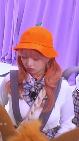 HALLOWEEN FANCAM 🎃.  . . . hoje tive prova da rede na escola, terminei as 10 da manhã, fiquei 2 horas sapateando pela escola e acabei ganhando um picolé de graça, vi batalha de tiktok e to concorrendo a um tablet, legal né 😍 #lvlycam #rei #ive #fancam #fyp 