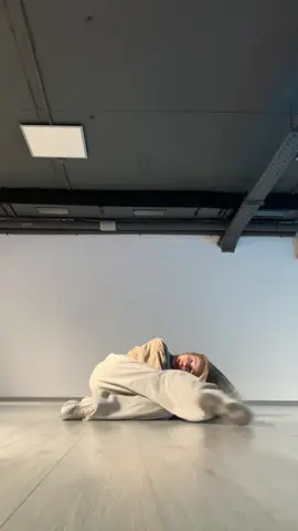 dc:🙋🏼‍♀️