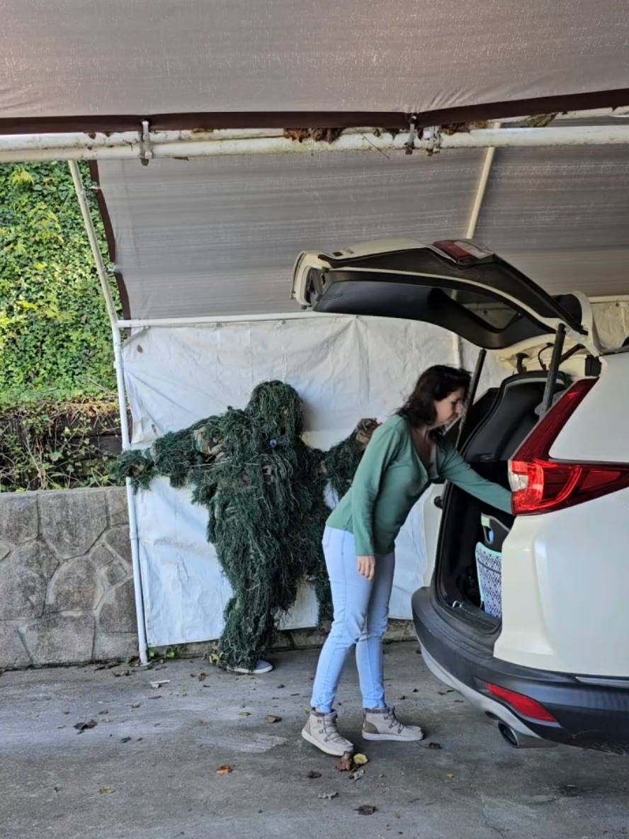 #gilliesuit #camo #prank #prankw#hunt #hunting #huntingtiktok #fishing #camping #funny #funnyvideo #viral #gift #giftideas #fyp #fypシ #trending #viralproducts #fyppppppppppppppppppppppp #shop #shopping 