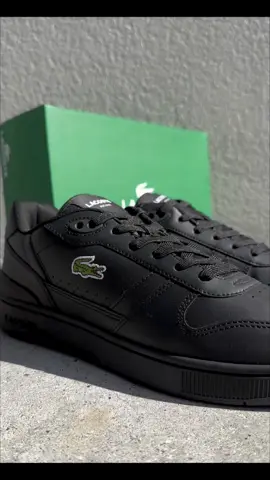 Descubre la elegancia clasica con esta Lacoste negra, perfecta para cualquier ocasión. !Disponible en nuestra tienda!  #soloparatitiktok #fashion #leonesp #calzados #labañeza   #todoalnegro #lacoste🐊 #lacostefansclub🐊 #paraati #leonesp  #leoneses 