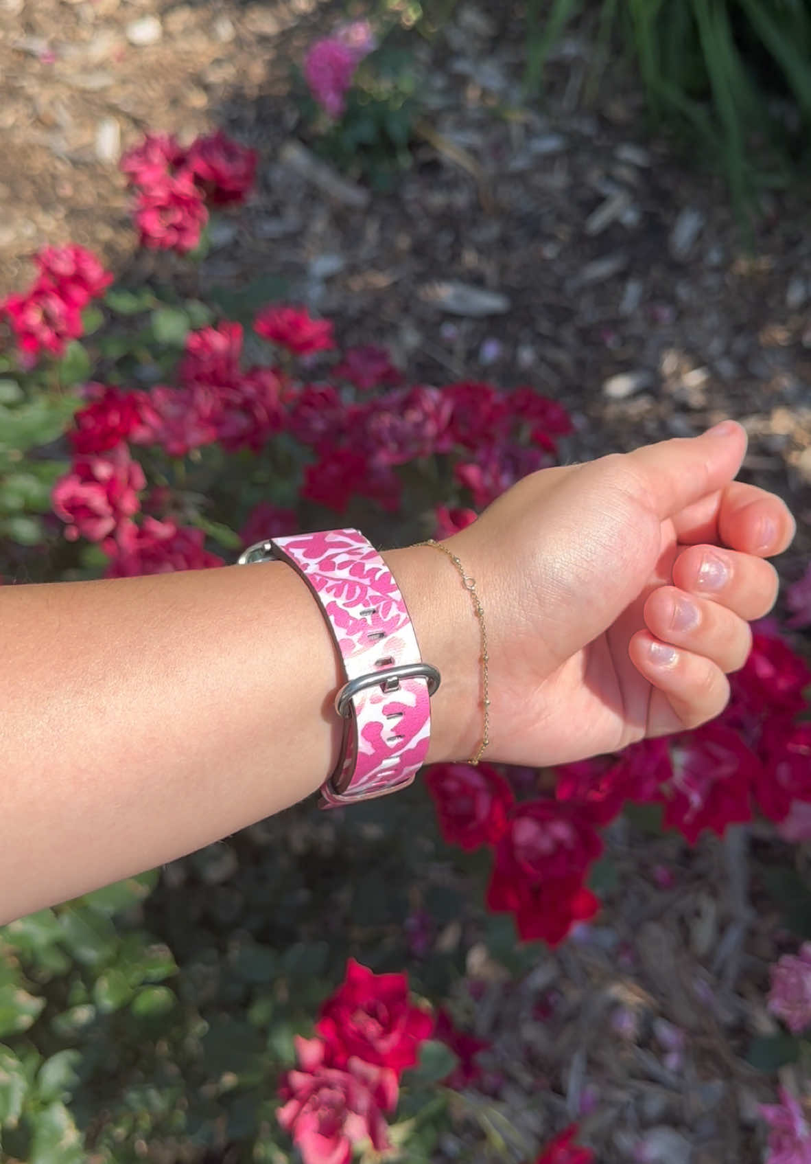 Pink watch band 💗 #applewatch #applewatchgirly #watchband 