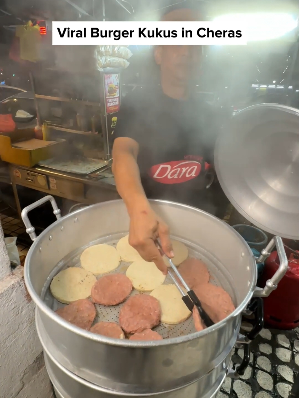 Burger Kukus 🍔
 
 📍Marvelous Burger, 9, Jalan Dwitasik 1, Bandar Sri Permaisuri, 56000 Cheras, Wilayah Persekutuan Kuala Lumpur
 ⏰6.30pm - 1am 🎥 @aisyahfazli  #MakanLokal #bestfoodmalaysia #malaysiafood #foodhuntingkl #klfoodie 