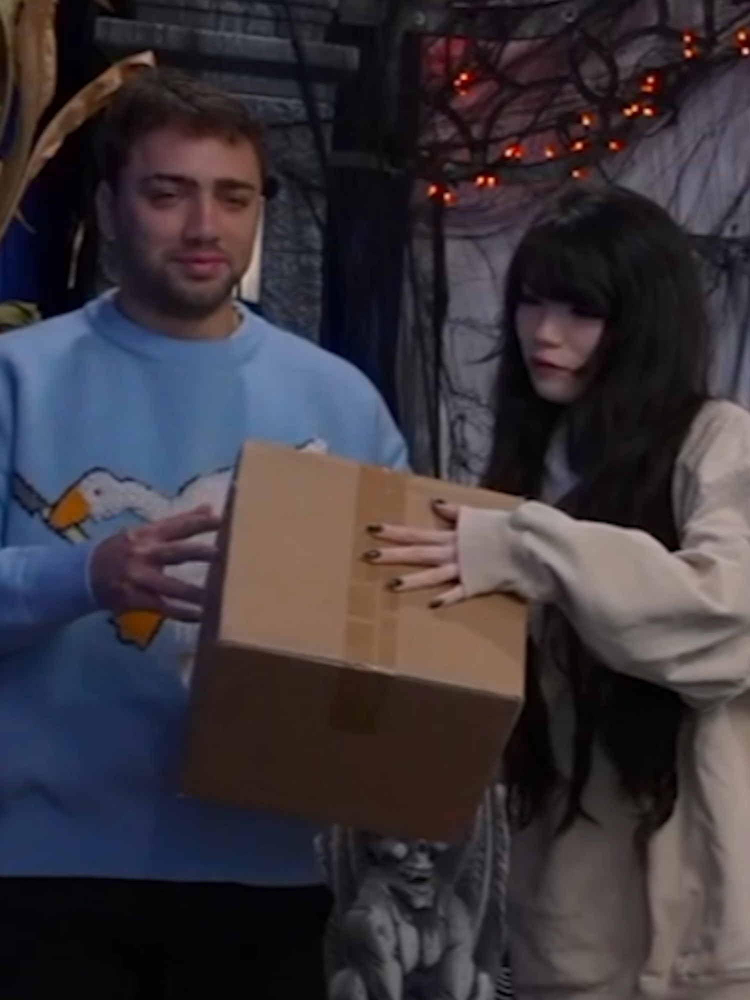 Emiru Steals Mizkif's Packages #mizkif #emiru #fyp #twitch #streamer #livestream #pobox #foryoupagе