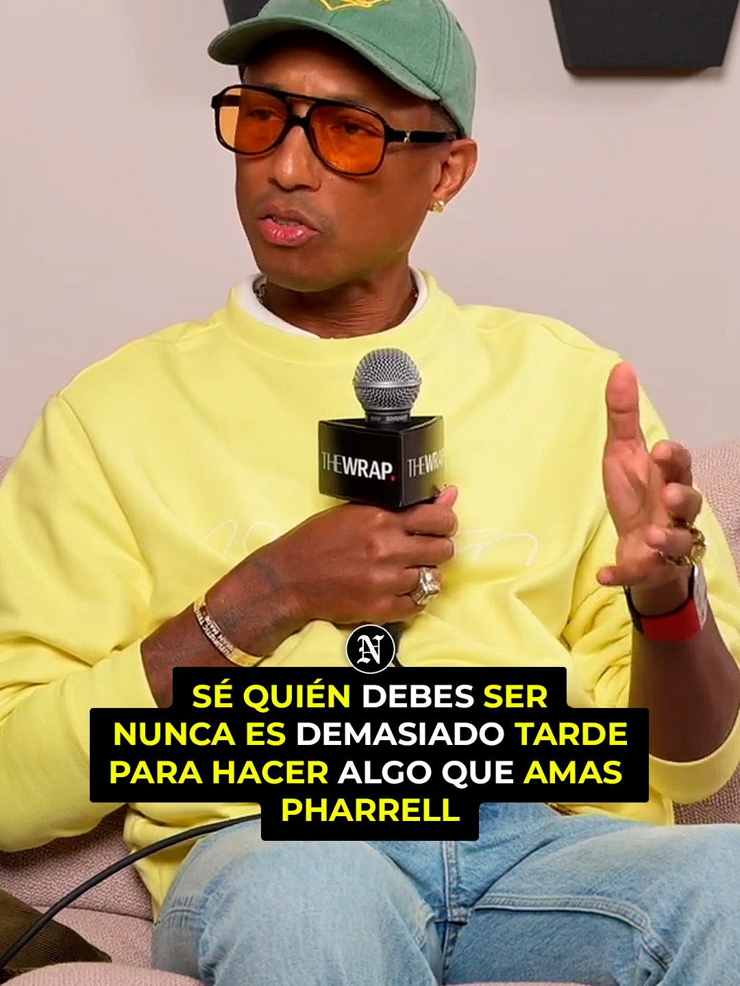 En una entrevista con el medio TheWrap, #pharrellwilliamshabla sobre la importancia de ser auténtico sin buscar agradarle a la mayoría, así como ser honestó contigo mismo para comprometerte a hacer lo que amas. Via: @thewrap