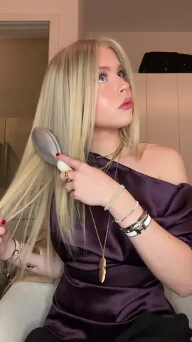 Natural straight hair 😋 #london #blonde 