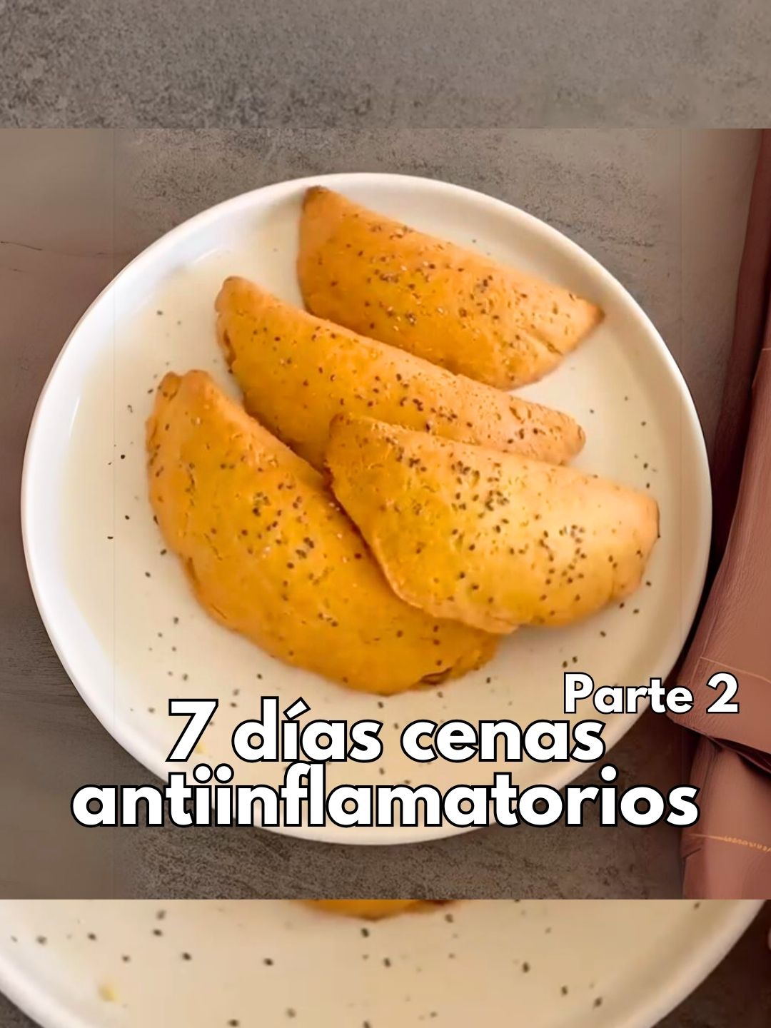 Parte 2 🤩 ¡Ideas de cenas antiinflamatorias para toda la semana! 🙌🏽 Son libres de harinas, gluten y azúcares añadidos 😍 Ayudan a regular los niveles de azúcar en sangre y favorecen una digestión saludable sanando tu intestino. Además, contienen ingredientes que son ricos en antioxidantes y compuestos antiinflamatorios, lo que contribuye a reducir la inflamación y mejorar el bienestar general. Con un alto contenido en proteínas provenientes de fuentes como huevos y yogurt griego, estas cenas apoyan la reparación muscular y el mantenimiento de la salud.  Disfruta de estas ideas nutritivas y equilibradas que promueven una salud óptima a tu del día 💚 Sígueme para muchas #recetasantiinflamatorias de #panes y #postresfit #sinharina, #singluten y #sinazucar 📲 Coleccionando recetas antiinflamatorias para ti. Recetas: pamefeats, recepty_strojnosti, thediaryofsonia, mediterranean.diet.plan Síguelas para muchas recetas saludables #cenas #cenassaludables #recetafit #panfit #sinhidratos #altoenproteinas #recetasantiinflamatorias #alimentacionantiinflamatoria #ceroinflamacion #beneficios #salud #bienestar #dietaequilibrada #sinazucar #ceroazucar