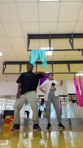 Intento #2  #kuduro #venesuela🇻🇪 #tiktokvenezuela #kudurochallenge #dance #fy #fypシ #fyyyyyyyyyyyyyyyy @joseph caculo dias 