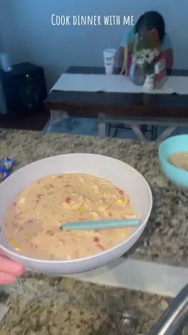 White chicken chili for dinner 🥘 #mom #MomsofTikTok #momlife #kid #kids #kidsoftiktok #parent #parentsoftiktok #parents