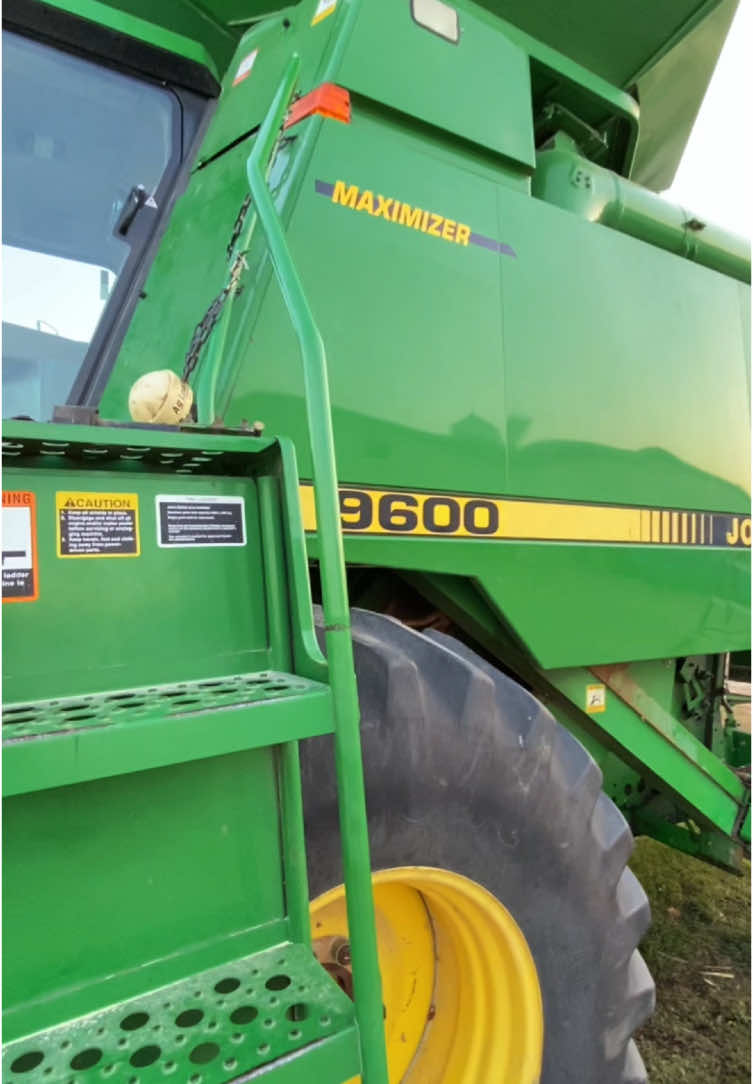 Lets talk maintenance…#fyp #9600 #maximizer #combine #johndeere #tratters #cows #Vlog 