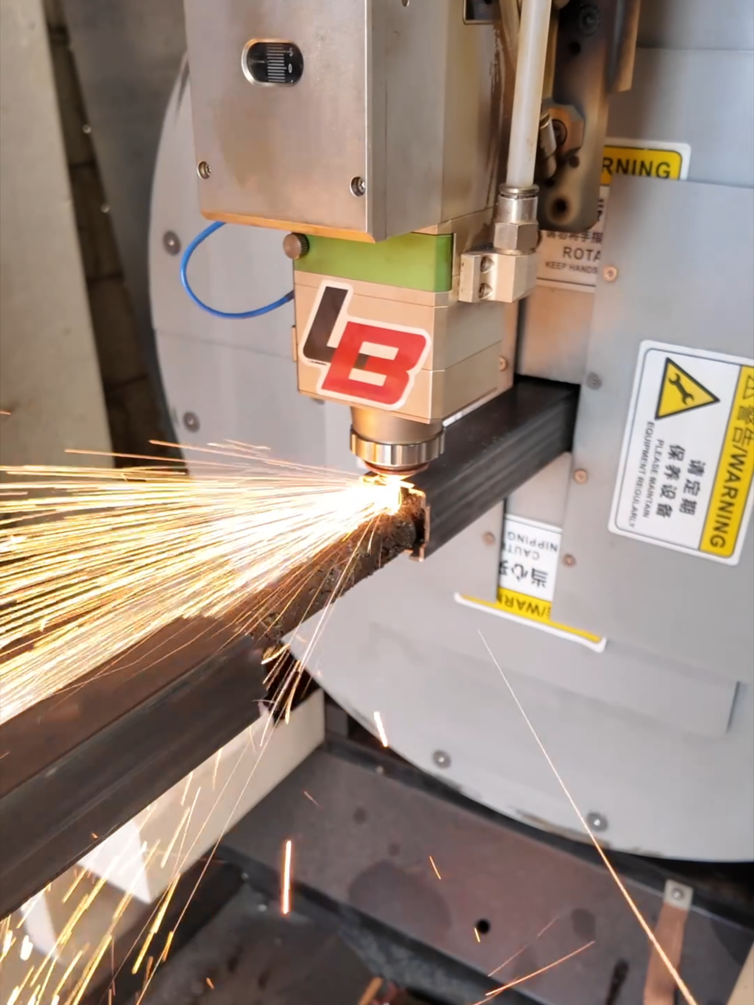 🔴Corte con Láser ROTATIVO🔁 Así es el proceso👇  @maquinariastanser  #Fabricación #LaserFibraCNC