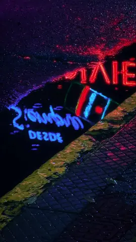 Neones de Santiago #santiago #santiagodechile #neonlights #darkaesthetic #rainyday #lluvia #rain #chile 