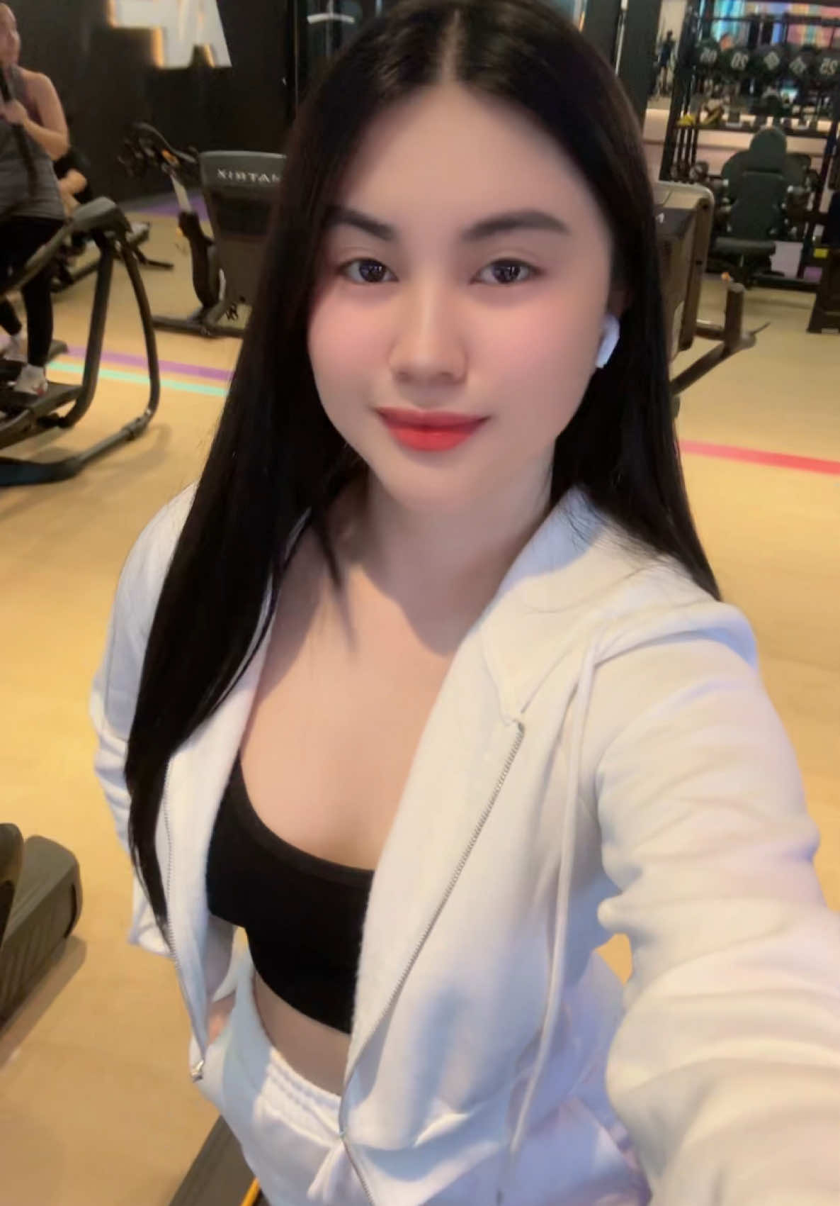 Cardio day 🤍🏃‍♀️#fyp #AlyCruz #gymgurl 