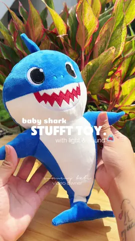 Baby shark stuff toy para sa mga bebi na mahilig mag dance at kumanta ng baby shark do do do do 😭❤️ #mamibebi #momslife #MomsofTikTok #fyp #trending #life #bebiluke #babyshark 