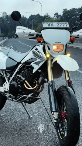 XR 250 Mugen White Edition 🤍! #xr #hondaxr #hondaxr250 #white #supermoto 