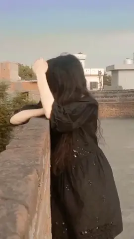 vah bhai vah kya ladki hai yaar Karachi hai yaar kya ladki hai yaar apni khubsurat hoti hai