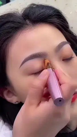 I just got my hands on this electric eyebrow trimmer!It's so easy to use and makes my brows look on point!