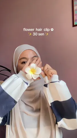 Replying to @Pinseshhhh 🎀 size 7 cm  pun besar tau 😍 murah dooh so takleh beli satu jee 🫣 #flowerhairclip #pengepitbunga #kliprambutviral #kliprambutviral #frangipaniflowers #fyp 