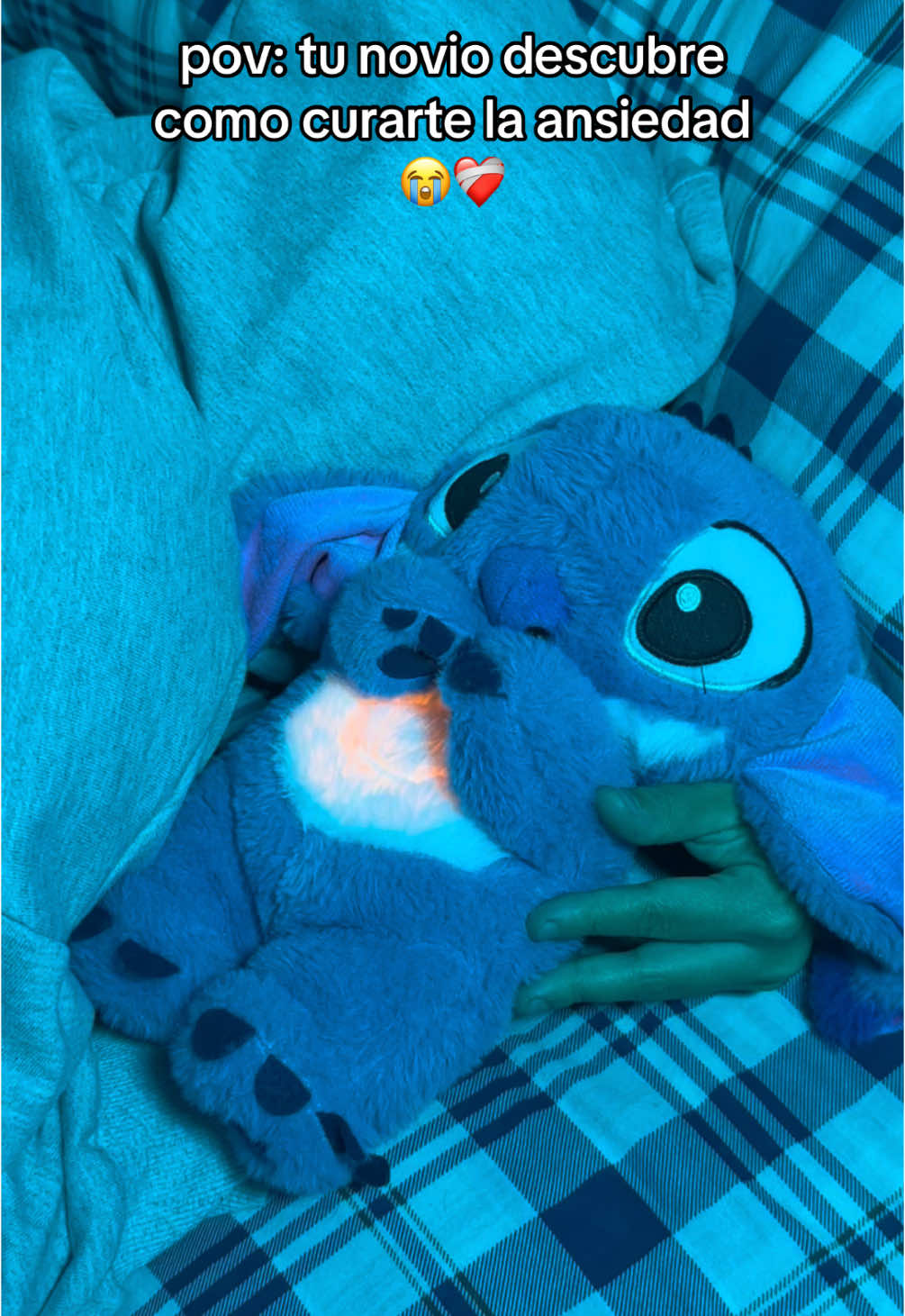 Este stitch me hace sentir segura sin él❤️‍🩹❤️‍🩹😭😭 #stitch #liloystich #disney #stitchquerespira #ataquedeansiedad #ansiedad #insomnio #regalonovia