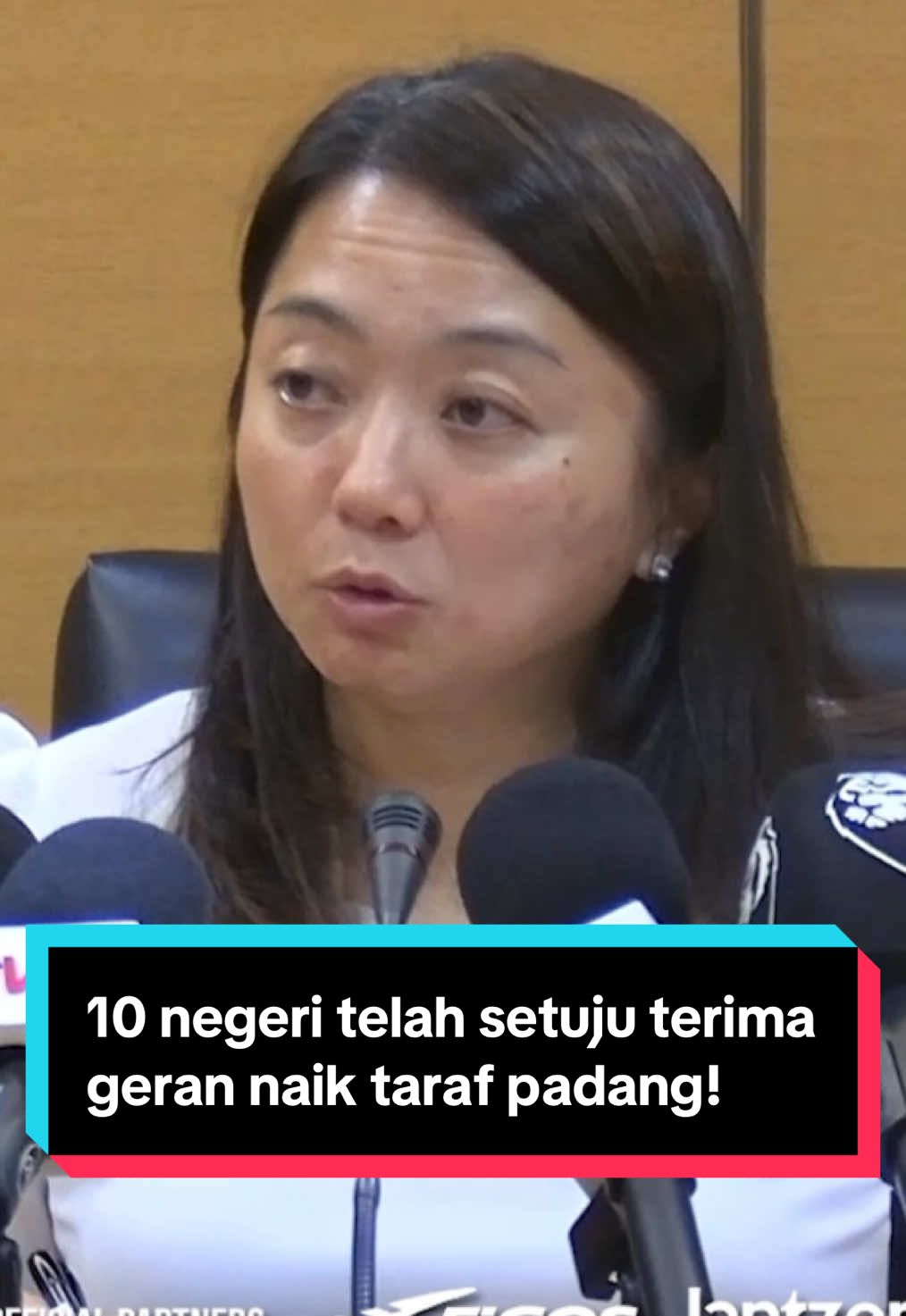 Sidang media bersama Menteri Belia & Sukan, YB Hannah Yeoh mengenai status perlaksanaan projek naik taraf pasang bola sepak di stadium utama negeri. #harimaumalaya #demimalaysia #suarapenyokong 