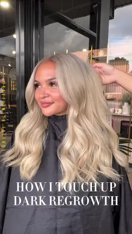 Want to see how I touch up DARK REGROWTH⁉️😱 @ultrafadehair  Using thick grippy foils for the best lift! 🙌@alexlovescolour  @limitlesshairglobal colour formula 🤫 Roots: 8.1 60gs + CV 4gs Ends: 10.21 20gs + 10.1 60gs + CV 3gs  10vol 1:2 ratio #sydneyhairdresser #blonde #lowandslow 