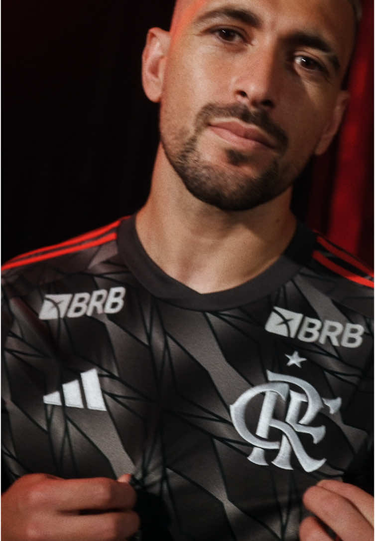 Lapidado como diamante, cobiçado por uma Nação 💎🔴⚫️ Garanta o novo Manto via adidas app ou adidas.com.br/flamengo ___ Cut like a diamond, coveted by Fla’s Nation 💎🔴⚫️ Get your new Flamengo Third kit now! #adidasFootball #ad 