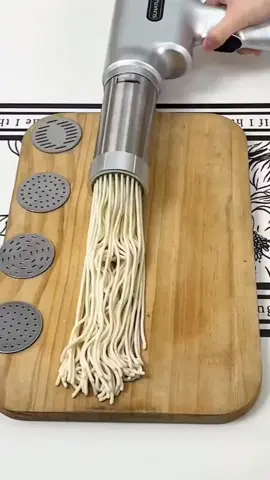 INCRÍVEL MAQUINA PISTOLA PORTÁTIL DE FAZER MACARRÃO  #macarrao #cozinhar #utensiliosdecozinha #achadinhosshopee #achadinhosdashopee #achadinhos 