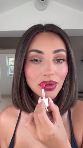Makeup calms the noise!😌 Who else is like this?!✨ @lydiafowlermakeup #makeup #relatable 