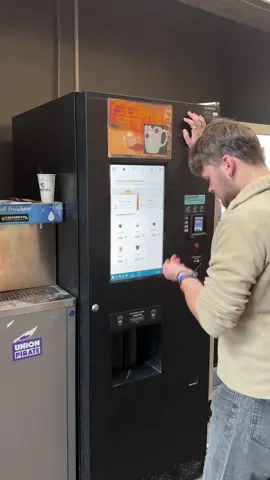 🤬Les cafés sont trop chers ? On a la solution ! Au bar associatif viens chopper ton café, chocolat, snack à prix solidaire ! Marre de voir des entreprises privées se faire de l'argent sur le dos des étudiant•es🤬 👉🏻rdv de 10h à 17h à la Taverne Pirate et de 10h à 18h au bar du foyer (bâtiment EREVE)