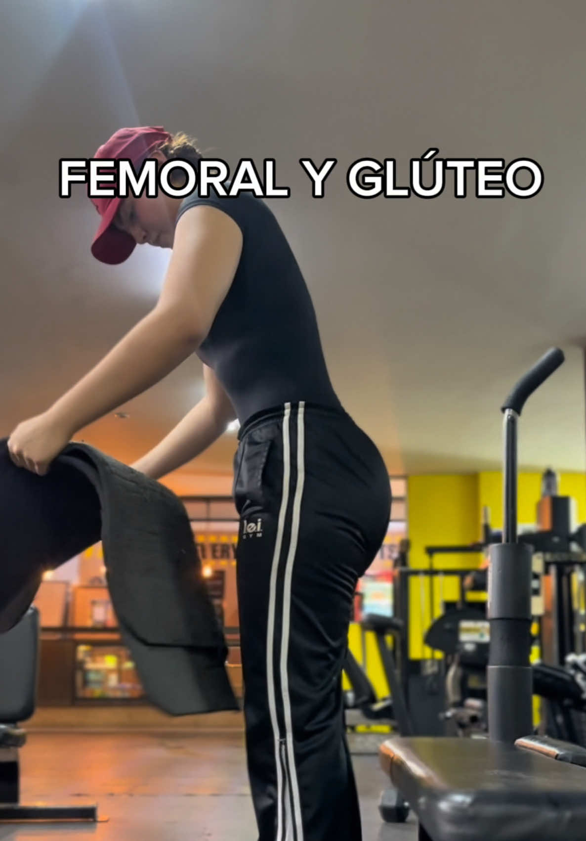 Rutina de femoral y glúteo brutal🦵🏼 Son 5 ejercicios en total 1. Hiptrust 3 x 8-10 reps 2. Sentadilla búlgara en smith 3 x 8 reps por pierna 3. Peso muerto rumano 3 x 8-10 reps 4. BISERIE x 3 veces  - femoral acostado 8-10 reps - abductor 15 reps Ig: melissagr._ #gym #rutina #entretenimiento #legday #workout #femoral #gluteo #glutesworkout #training #quad #GymTok #gymrat #creatorsearchinsights 