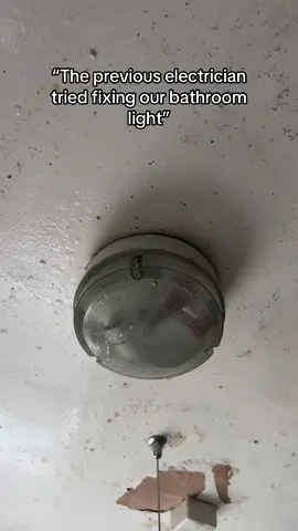 The previous electrican tried fixing the light #sparky #electrician #fypシ゚ #apprentice #electriciansoftiktok #electricianlife #install #howto #viral 