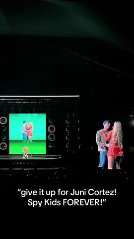 @Meghan Trainor SPY KIDS FOREVER! They look so in love🥹 #meghantrainor #timelesstour 