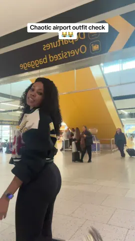 Went to morocco with my friends abd we did outfit checks at the airport😹😹😹 #OOTD #friendsoutfitcheck #airportfits #airportoutfit #tiktokoutfits #tiktokshopoutfits 