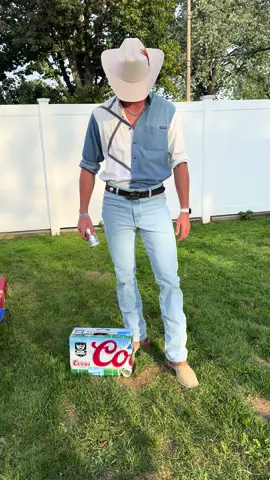 @Tuck we shotgunning a beer tonight for my birthday? #fyp #coorslightcowboy #district142 #countrymusic 